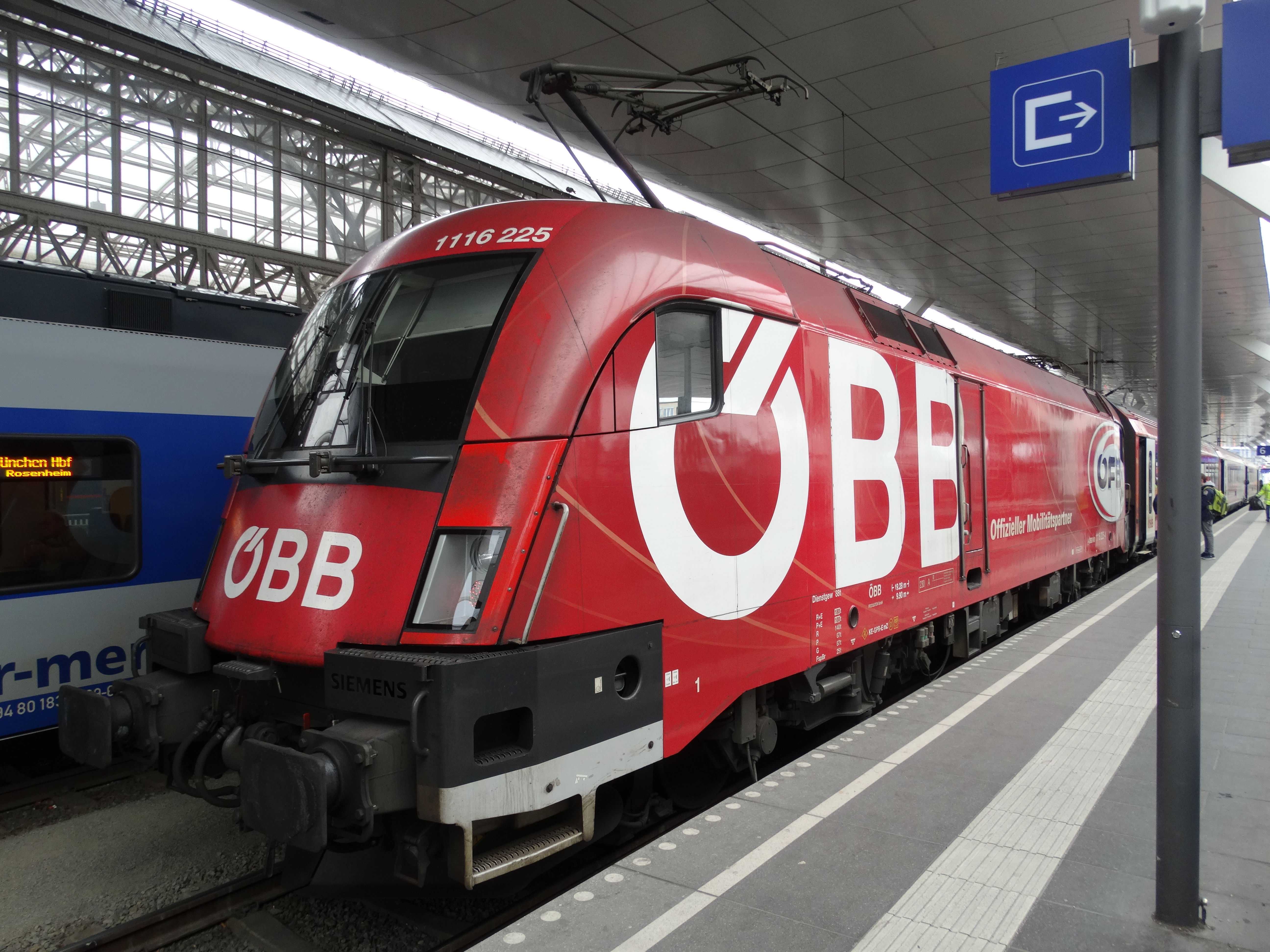 FUNET Railway Photography Archive: Austria - electric locomotive hauled  trains of federal railways ÖBB