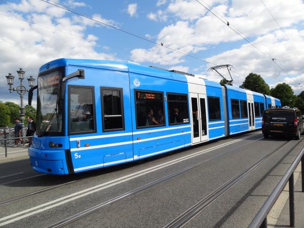 se-sl-tram5-djurgaardsbron-110812-full.jpg
